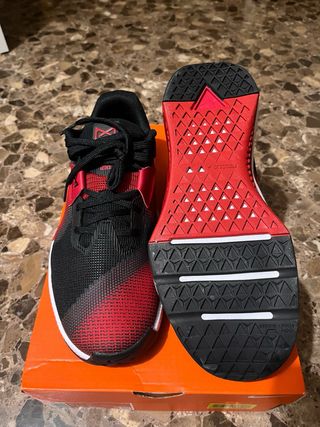 Nike Metcon 10 Talla 42.5 Negro/Rojo