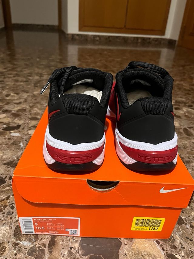 Nike Metcon 10 Talla 42.5 Negro/Rojo