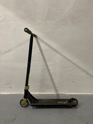 Patinete Freestyle Defender Negro/Dorado