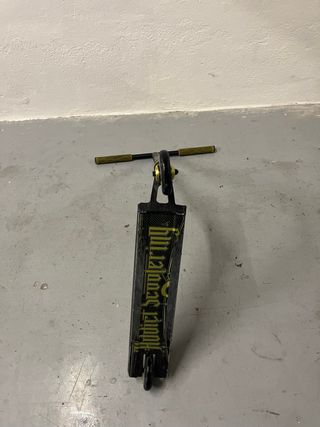 Patinete Freestyle Defender Negro/Dorado