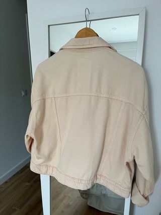 Cazadora vaquera rosa Pull&Bear