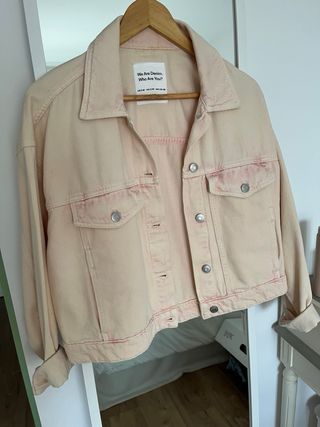 Cazadora vaquera rosa Pull&Bear