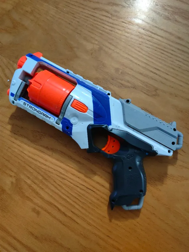 Pistola Nerf Strongarm