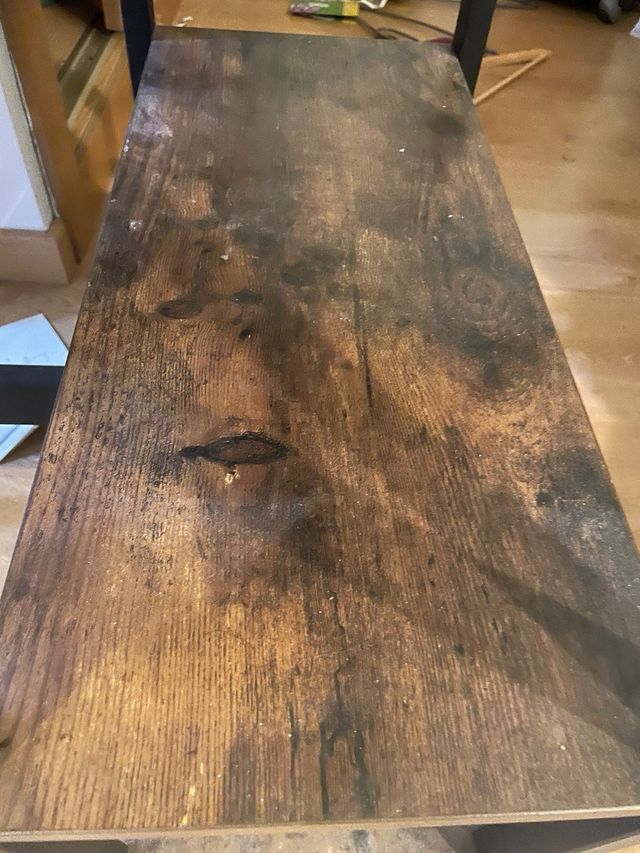 Tavolo alto 1m con scaffali