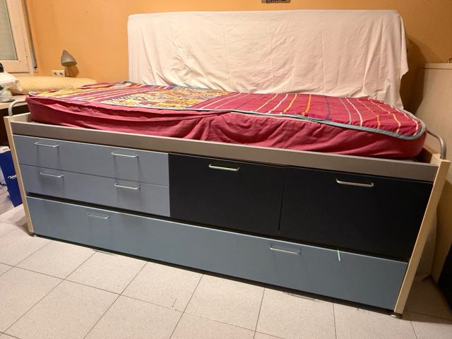 Cama robusta de madera con cajones y cama adiciona