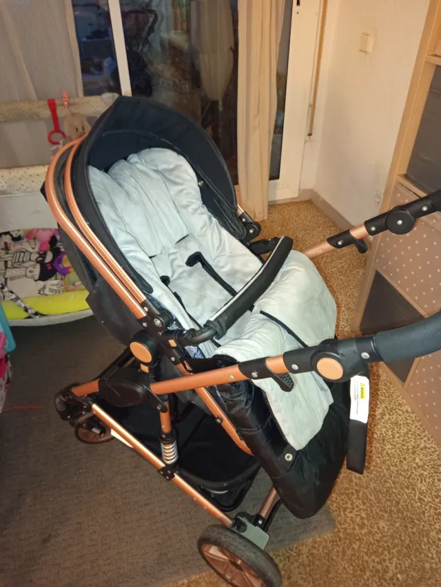 Carro de bebé negro y bronce 3 posiciones