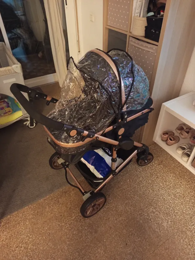 Carro de bebé negro y bronce 3 posiciones