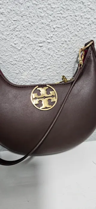 Bolso pequeño en color Chocolate marron con Logo