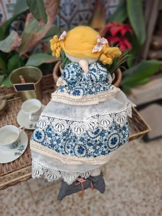 Muñeca de trapo hecha a mano