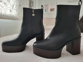 Botines negros Stradivarius piel