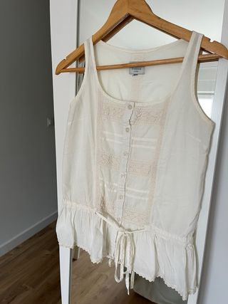 Blusa Riverside beige con encaje