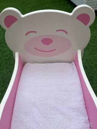Cuna muñecas .  Nenuco detalle osito