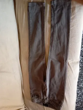 Pantalones vaqueros negros rotos chico