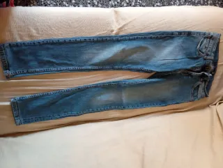 Pantalones vaqueros negros rotos chico