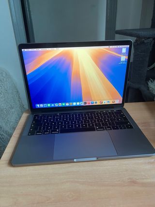 MacBook Pro 13 i7 16 RAM SSD Touch Bar + ofice2019