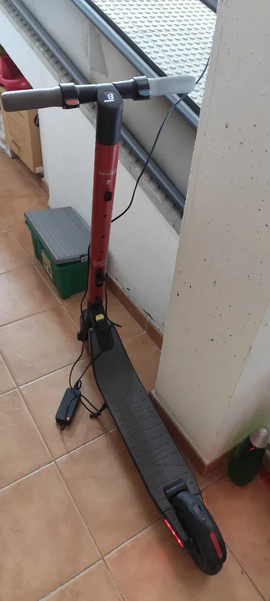 Patinete eléctrico SEAT como nuevo