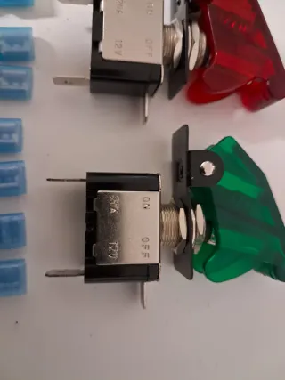 3 Interruptores Palanca LED (Azul, Rojo, Verde)