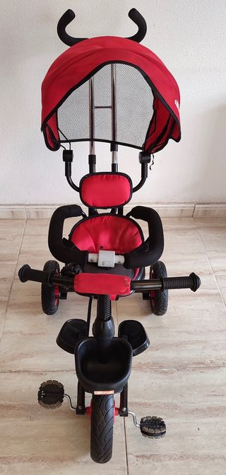 Triciclo rojo con capota y asa
