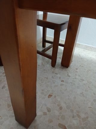 Mesa de comedor de madera