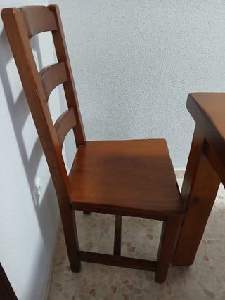 Mesa de comedor de madera