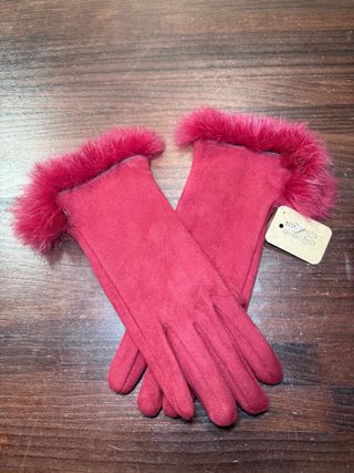 Guantes rojos con pelo
