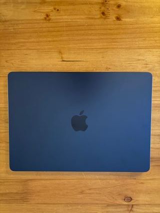 MacBook Air 13 M4 Medianoche