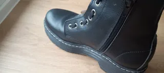 Botas negras cuero vegano cremallera