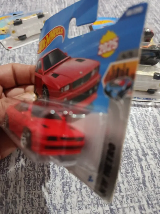 Hot Wheels Maserati Shamal Rojo 2025