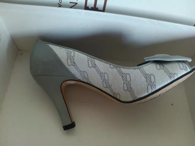 Zapatos tacón Balenciaga grises y blancos