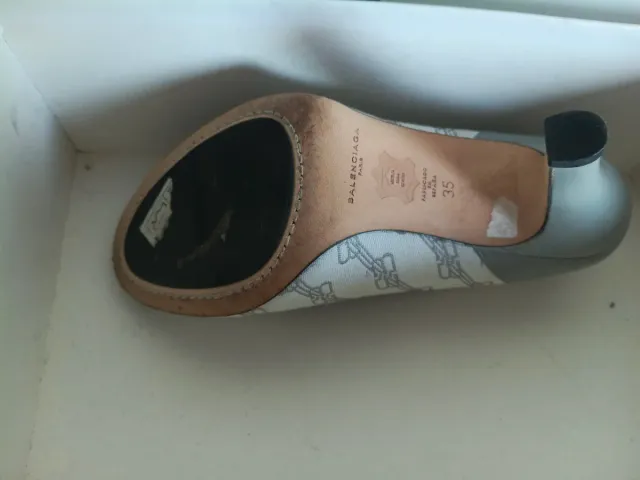 Zapatos tacón Balenciaga grises y blancos