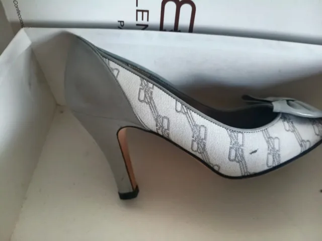 Zapatos tacón Balenciaga grises y blancos