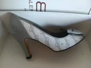 Zapatos tacón Balenciaga grises y blancos