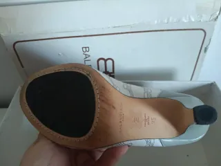 Zapatos tacón Balenciaga grises y blancos