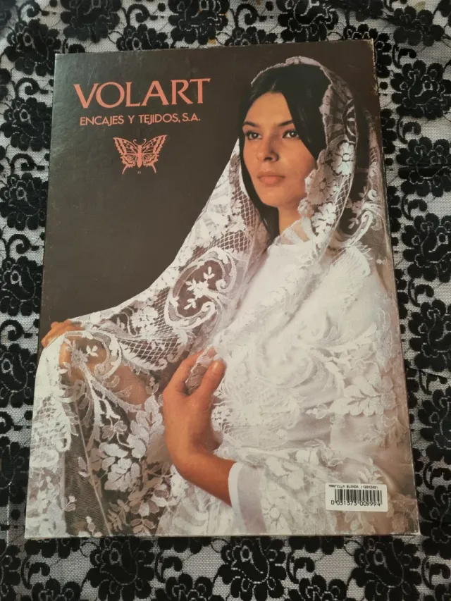 Mantilla blonda negra VOLART