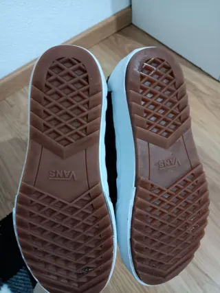 Zapatillas Vans Negras y Blancas