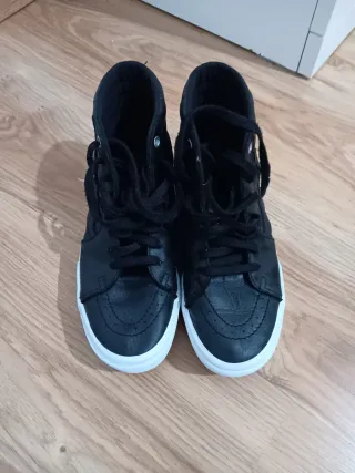 Zapatillas Vans Negras y Blancas