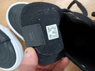 Zapatillas Vans Negras y Blancas