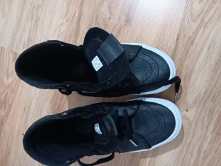 Zapatillas Vans Negras y Blancas