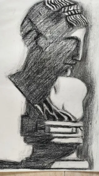 Dibujo carboncillo figura clásica antigua