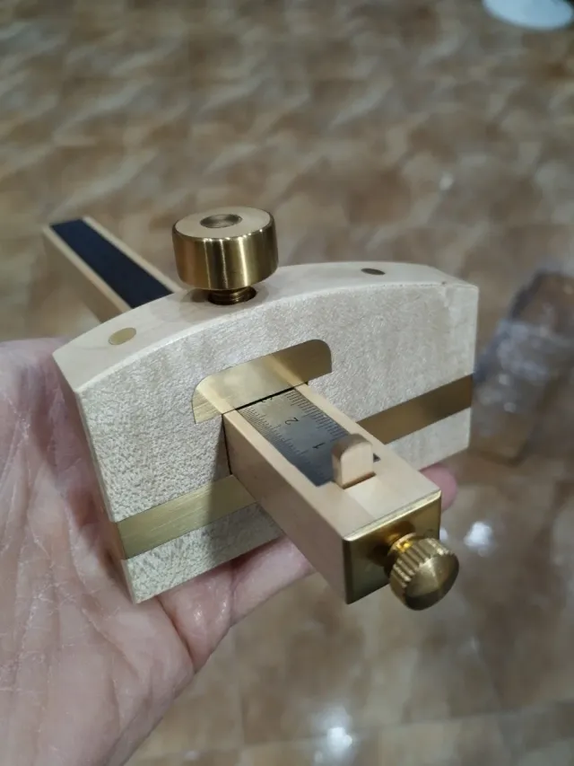 Herramienta gramil ebanistería