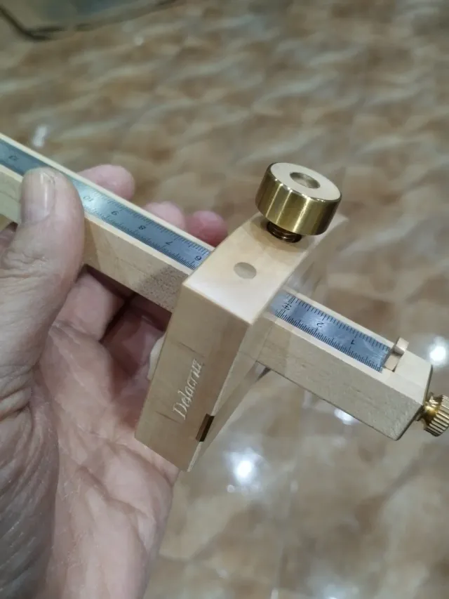 Herramienta gramil ebanistería