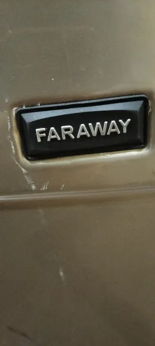 Maleta rígida Faraway plateada