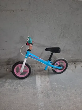 Bicicleta infantil azul y rosa