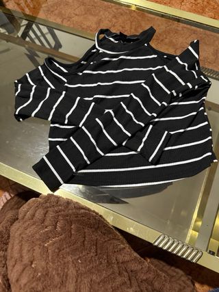 Top SHEIN rayas blancas y negras