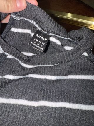 Top SHEIN rayas blancas y negras