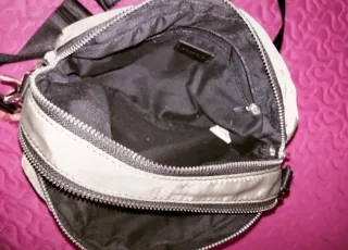 Bolso bandolera verde militar con detalles rosa