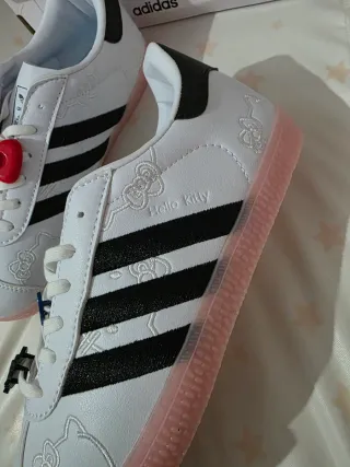 Zapatillas Adidas Blancas y Rosas Hello Kitty
