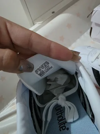 Zapatillas Adidas Blancas y Rosas Hello Kitty