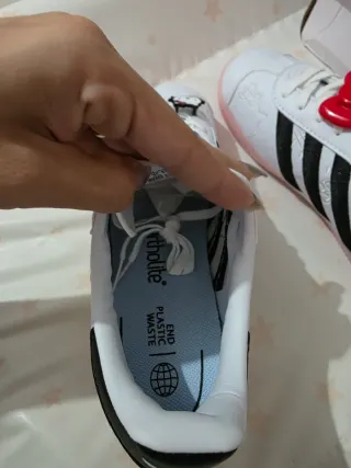 Zapatillas Adidas Blancas y Rosas Hello Kitty