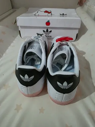 Zapatillas Adidas Blancas y Rosas Hello Kitty